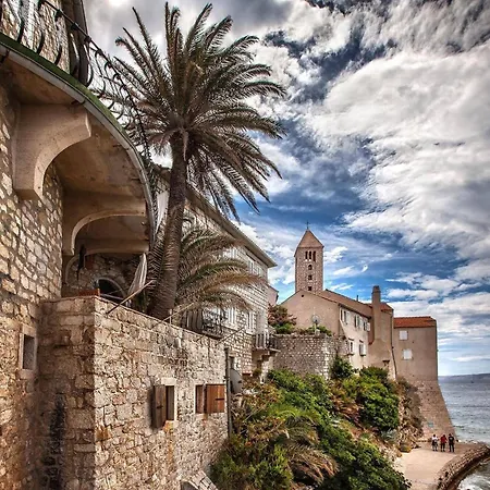 Dolores