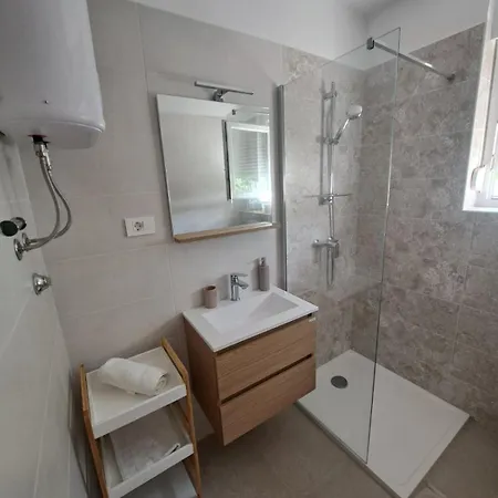 Apartman Dolores Palit