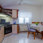 Apartment Frankica Palit