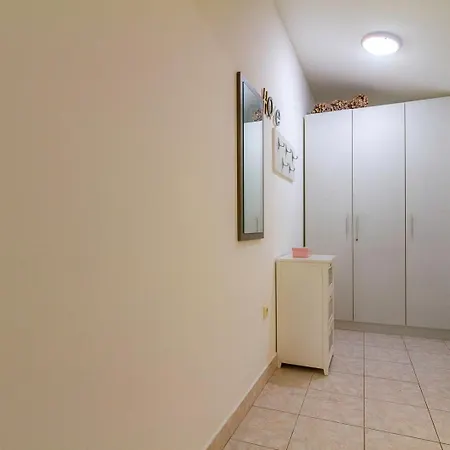 Dolores Appartement Palit