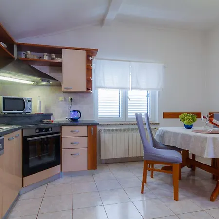 Apartment Dolores Palit