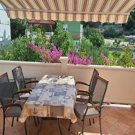 Dolores Appartement Palit